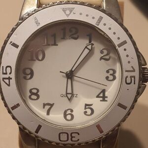 🦋10/$20🦋 Silver/White Silicone Diver Style Women's Watch